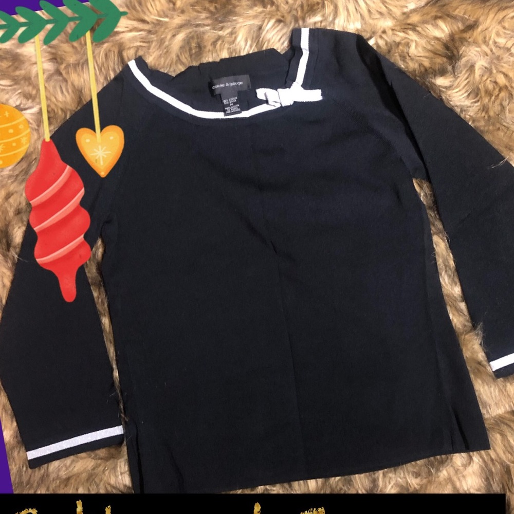 Cable and Gauge Med knit sweater with silver bow